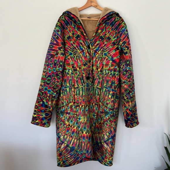 Colorful Feed a Hippie Coat - Picture 4 of 7